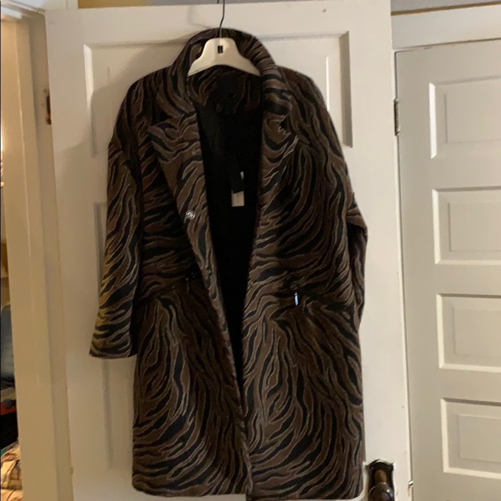 Cosy coat with animal like print - Picture 2 of 5